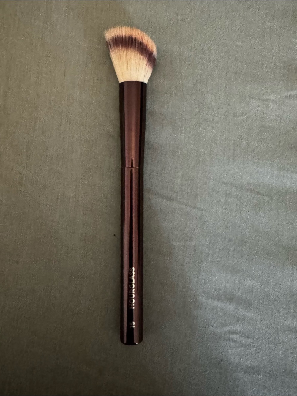 Hourglass Angled Makeup Brush - Brown Handle